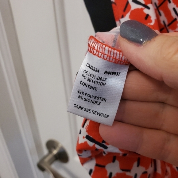 TAIL Red Geometric Print Golf/Athlesiure Knit Top Size Large, colorful and comfy - Picture 9 of 11